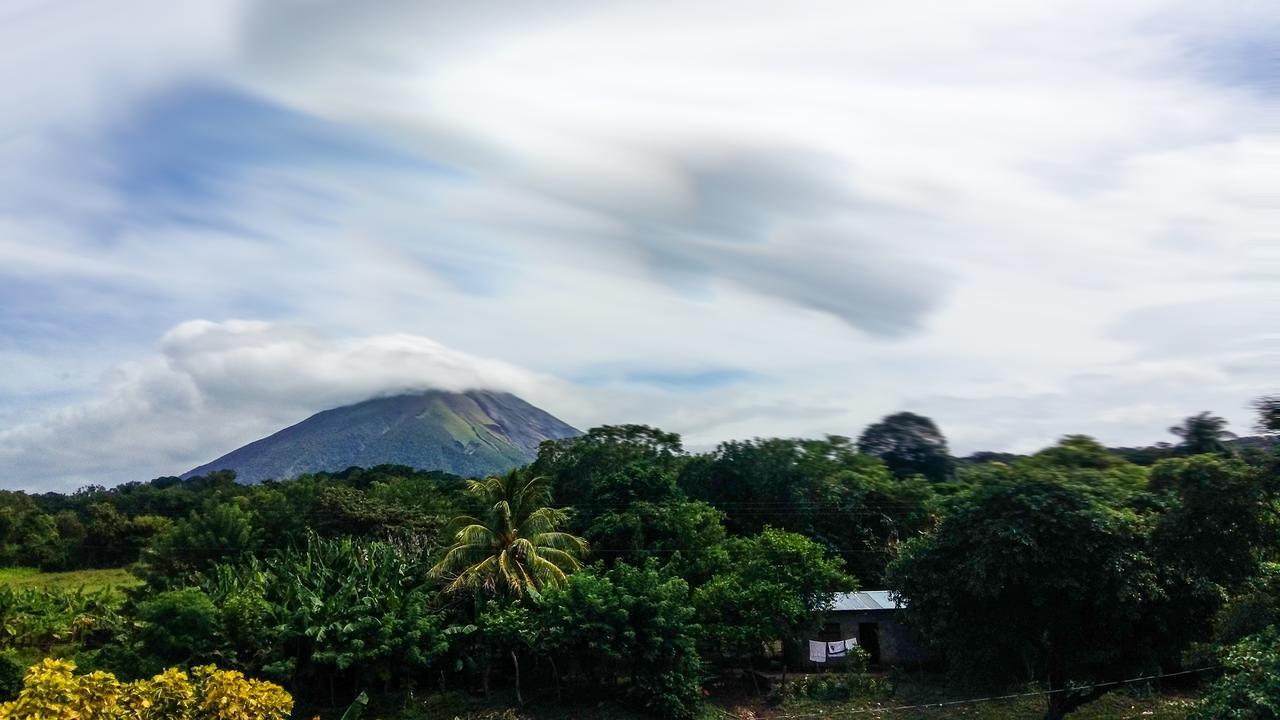 Hostel Life Is Good Moyogalpa Exterior photo
